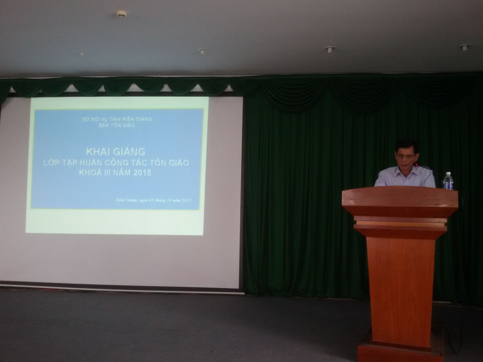 Kien Giang provincial Religious Committee holds religious training 2015 for local officials 
